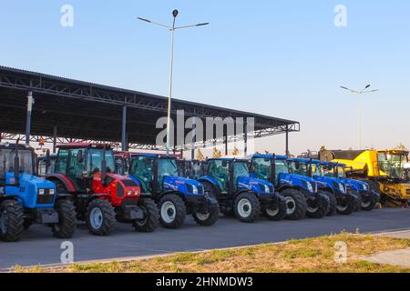 Kiew, Ukraine - 16. Juni 2020: NEUER HOLLAND T5,110 S Traktor Stockfoto