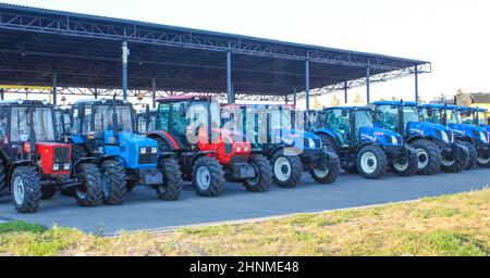 Kiew, Ukraine - 16. Juni 2020: NEUER HOLLAND T5,110 S Traktor Stockfoto