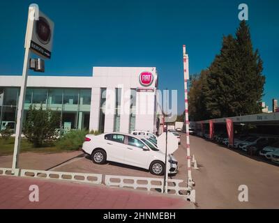 Antalya, Türkei - 11. Mai 2021: Fiat-Händlerschild-Logo Stockfoto