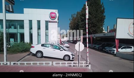 Antalya, Türkei - 11. Mai 2021: Fiat-Händlerschild-Logo Stockfoto