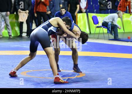 Orenburg, Russland - 15.-16. März 2017: Junge treten im Sportwrestling an Stockfoto