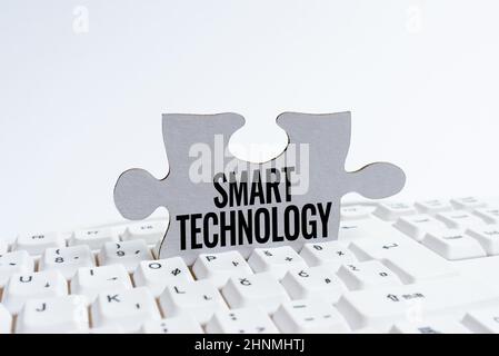 Schild mit Smart Technology, Wort geschrieben zum Schutz und zur Vermeidung von Fehlern auf Festplatten Computer Laptop für Kommunikation Typing New Ideas Stockfoto