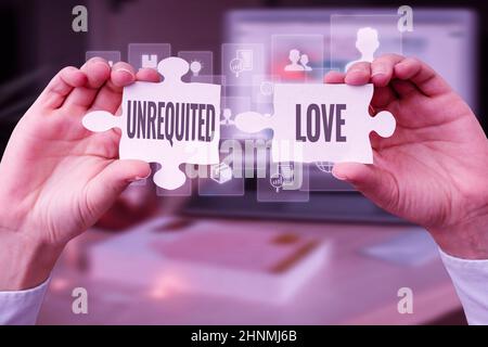 Schreiben Anzeige Text Unrequated Love, Business Idea nicht offen erwidert oder als solche von geliebten Business Woman Holding Puzzle P verstanden Stockfoto
