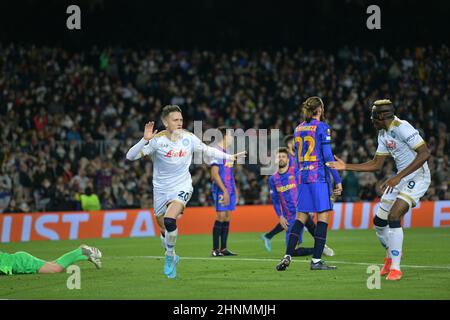 Barcelona, Spanien.17. Februar 2022. FC BARCELONA / SSC NAPOLI. Europa League. (20) Piotr Zielinski aus Neapel feiert Torbildung Kredit: S.Ros/Alamy Live News Kredit: Rosdemora/Alamy Live News Stockfoto