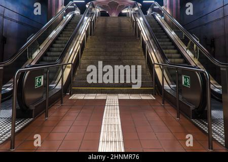 Rolltreppe der U-Bahn-Station Westend in Frankfurt Stockfoto