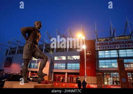 Ein Blick auf die George Hardwick Statue vor dem Arnold Clark Cup Spiel im Riverside Stadium, Middlesbrough. Bilddatum: Donnerstag, 17. Februar 2022. Stockfoto