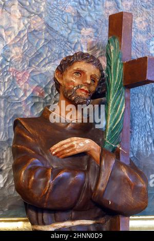 St. Nikolaus Tavoly, Statue auf dem Altar der Allerheiligen in der Pfarrkirche Heimsuchung der Jungfrau Maria in Vinagora, Kroatien Stockfoto