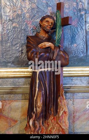 St. Nikolaus Tavoly, Statue auf dem Altar der Allerheiligen in der Pfarrkirche Heimsuchung der Jungfrau Maria in Vinagora, Kroatien Stockfoto