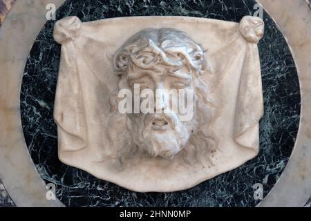 Schleier von Veronica, Relief auf dem Altar des heiligen Nikolaus Tavoly in der Kathedrale des heiligen Jakobus in Sibenik, Kroatien Stockfoto