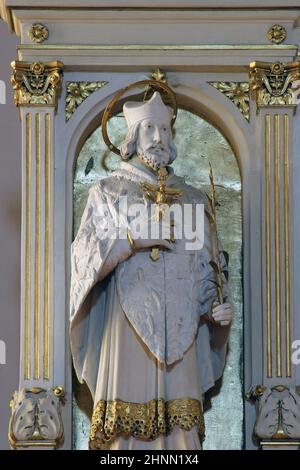 Johannes von Nepomuk, Hauptaltar in der Kathedrale der Heiligen Teresa von Avila in Bjelovar, Kroatien Stockfoto