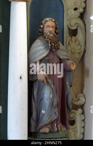 Statue eines heiligen auf dem Altar des heiligen Stephanus in der Kirche unserer Lieben Frau vom Schnee in Volavje, Kroatien Stockfoto