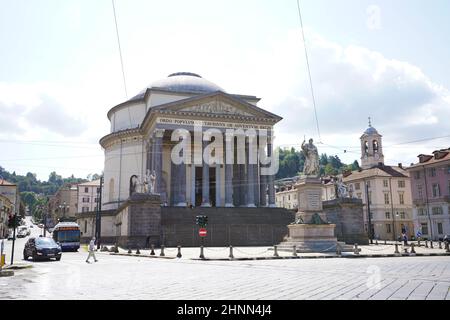 TURIN, ITALIEN - 18. AUGUST 2021: Gran Madre di Dio Kirche im neoklassizistischen Stil in Turin, Italien Stockfoto