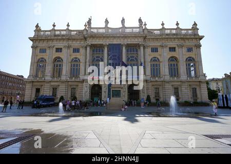 TURIN, ITALIEN - 21. AUGUST 2021: Fassade des Palazzo Madama ist ein Palast in Turin Sitz des ersten Senats des Königreichs Italien derzeit Kunstmuseum Stockfoto