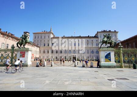 TURIN, ITALIEN - 18. AUGUST 2021: Königspalast von Turin, Italien Stockfoto