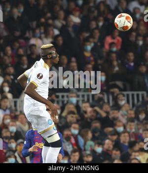 Barcelona, Catalogna, Espana. 17th. Februar 2022. Während des Europa League Football Spiels FC Barcelona gegen SSC Neapel am 17. Februar 2022 im Camp Nou Stadion in Barcelona. In Bild: victor Osimhen (Bild: © Fabio Sasso/ZUMA Press Wire) Stockfoto