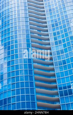 Detail von luxuriösen Häusern am Wasser in Fort Lauderdale in einem Appartment-Wolkenkratzer Stockfoto