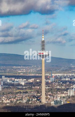 Antenne des frankfurter fernsehturms, genannt Ginnheimer Spargel - Spargel aus Ginnheim Stockfoto