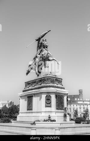 Blick auf den Heldenplatz - öffentlicher Raum mit Reiterstatue von Erzherzog Karl von Österreich Stockfoto