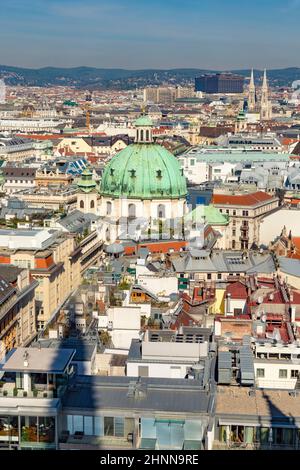 Blick auf Wien vom Stephansdom aus Stockfoto