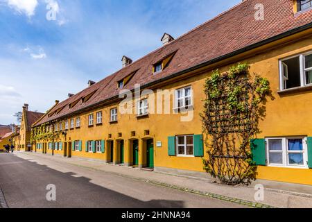 Die Fuggerei ist die älteste soziale Wohnanlage der Welt Stockfoto