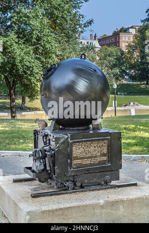 memorial to World war I North Sea Mine Kehrmaschinen stehen auf dem Hügel, der den Frog Pond in Boston Common überblickt, in der Nähe des Soldiers Monument. Stockfoto