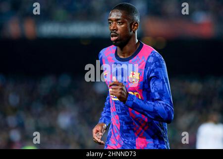 BARCELONA, SPANIEN - 17. FEBRUAR: Ousmane Dembele vom FC Barcelona während des UEFA Europa League-Spiels zwischen dem FC Barcelona und dem SSC Napoli am 17. Februar 2022 im Camp Nou in Barcelona, Spanien (Foto: DAX Images/Orange PicBilder) Stockfoto