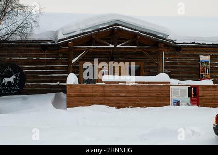 Blockhütte im MacBride Museum, Whitehorse, Yukon, Kanada Stockfoto