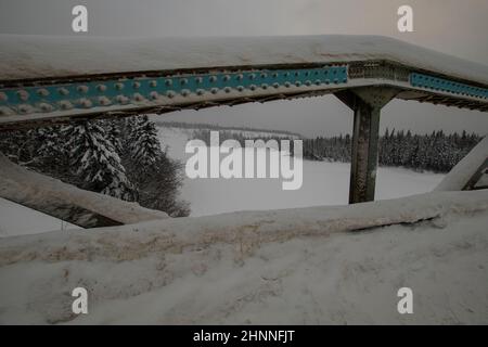 Brücke über den Takhini River, Yukon, Kanada Stockfoto