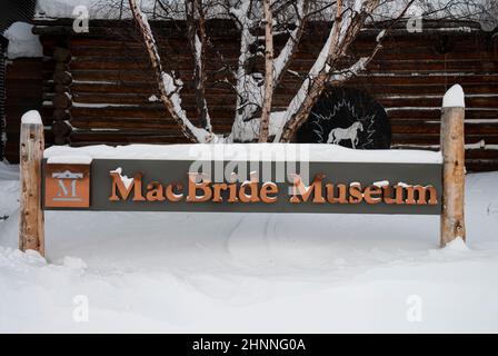 MacBride Museum Schild, Whitehorse, Yukon, Kanada Stockfoto