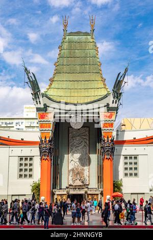 TCL Chinese Theatre am Hollywood Boulevard. Das Theaterviertel ist eine berühmte Touristenattraktion Stockfoto