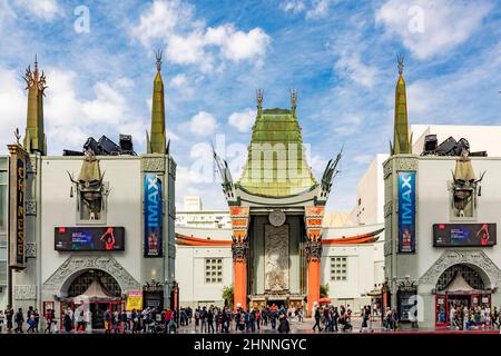 TCL Chinese Theatre am Hollywood Boulevard. Das Theaterviertel ist eine berühmte Touristenattraktion Stockfoto