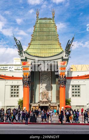 TCL Chinese Theatre am Hollywood Boulevard. Das Theaterviertel ist eine berühmte Touristenattraktion Stockfoto