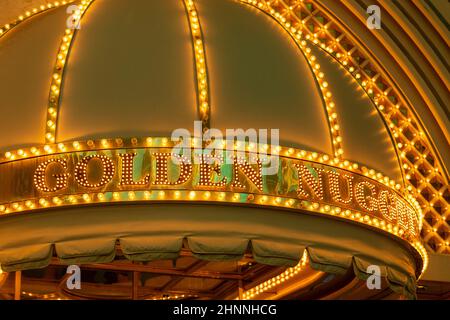 Eingang zum Golden Nugget Casino in der Altstadt von Las Vegas in der Fremont Street. Stockfoto