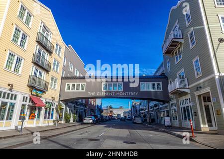 Monterey zieht seit dem späten 19th. Jahrhundert Künstler an, und viele berühmte Maler und Schriftsteller haben dort gelebt. Es ist jetzt ein wichtiges Kreuzfahrtziel. Stockfoto