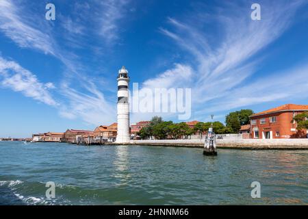 Leuchtturm in Murano, der Insel venedig mit historischer Glasbläserei. Stockfoto