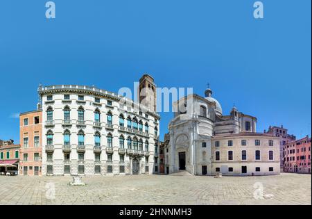 Blick auf die Kirche San Geremia (Chiesa di San Geremia) auf dem Platz San Geremia (campo San Geremia) im Sestiere von Cannaregio, Venedig, Italien Stockfoto