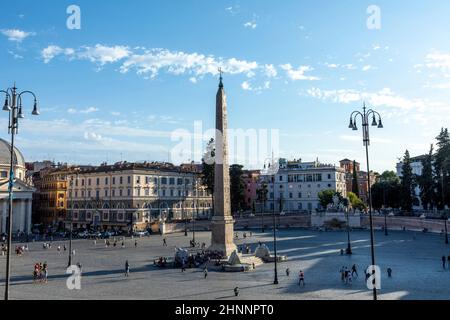 Panoramablick auf die Skyline von Rom mit der Piazza del Popolo im Morgengrauen Stockfoto