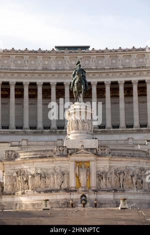 Die Ehrengarde am Denkmal des unbekannten Soldaten, das unter der Statue Italiens auf dem Komplex der Altare della Patria errichtet wurde Stockfoto