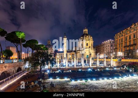 Blick auf das Forum romanum in Rom mit korinthischen Säulen in Rom Stockfoto