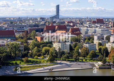 Luftaufnahme des Sky Tower, moderner Wolkenkratzer, Wrocław, Polen Stockfoto