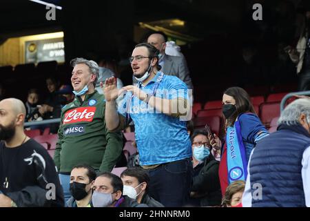 Barcelona, Catalogna, Espana. 17th. Februar 2022. Während des Europa League Football Spiels FC Barcelona gegen SSC Neapel am 17. Februar 2022 im Camp Nou Stadion in Barcelona.im Bild: Unterstützer Neapel (Foto: © Fabio Sasso/ZUMA Press Wire) Stockfoto