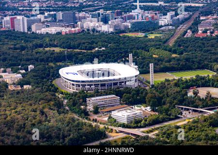 Luftaufnahme des Waldstadions, Heimstadion des Fußballvereins Eintracht Frankfurt, auch Commerzbank Arena genannt Stockfoto