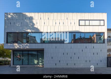 Fassade des modernen Hessischen Landtags - deutsch: Hessischer Landtag - in Deutschland, Wiesbaden Stockfoto