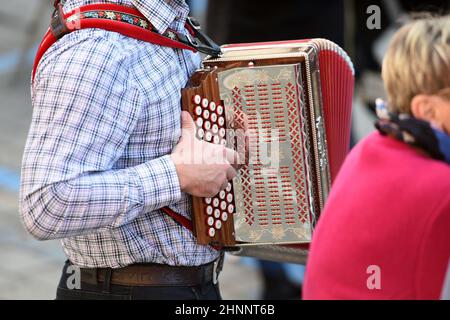 Steirische Harmonika - ein typisches Musikinstrument im Salzkammergut (Bezirk Gmunden, Oberösterreich, Österreich) - Steirische Harmonika - ein typisches Musikinstrument im Salzkammergut (Gmunden, Oberösterreich, Österreich). Stockfoto