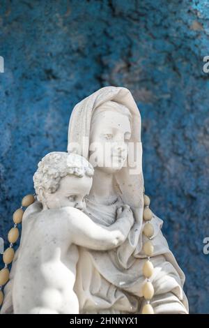 Statue unserer Lieben Frau und Kind Jesus Stockfoto