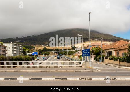 Mowbray Settlers Way Blick auf die Autobahn, Südafrika Kapstadt. Stockfoto