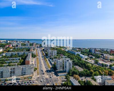 Luftaufnahme des Zentrums von Uljanowsk, Russland. Stadtpanorama von oben Stockfoto