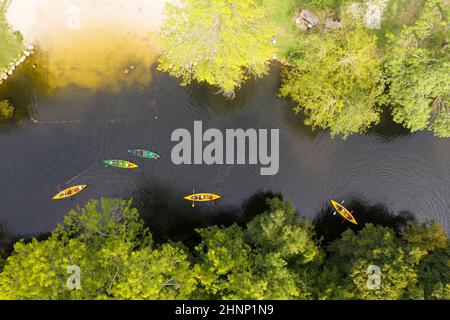 Kajaks auf der Dronne, Dordogne, Frankreich Stockfoto