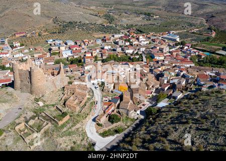 Panoramablick auf Jarque de Moncayo, Region Aranda, Provinz Zaragoza, Aragon. Spanien Blick von der Rückseite des Schlosses Stockfoto