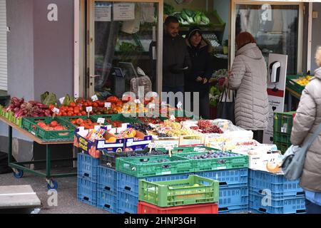 Ein Obststand auf dem Karmelitermarkt in Wien, Österreich, Europa - Ein Obststand auf dem Karmelitermarkt in Wien, Österreich, Europa - Stockfoto